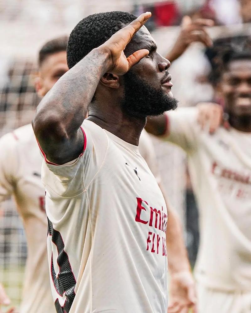 梅西以两次助攻助国际迈阿密首度称霸全美，引发海外球迷热议