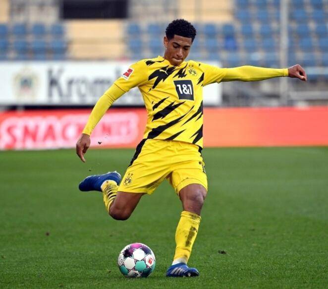 英超战报：福登传射，迪亚斯世界波，曼城3-0十人桑德兰（英超快讯：福登传射立功，迪亚斯世界波破门，曼城3-0轻取十人桑德兰）