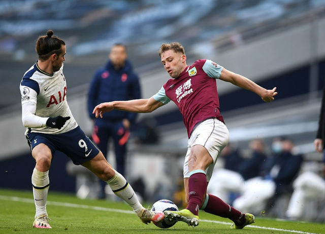 东体：申花像会学习却不会考试的优等生，背负过重的心理负担