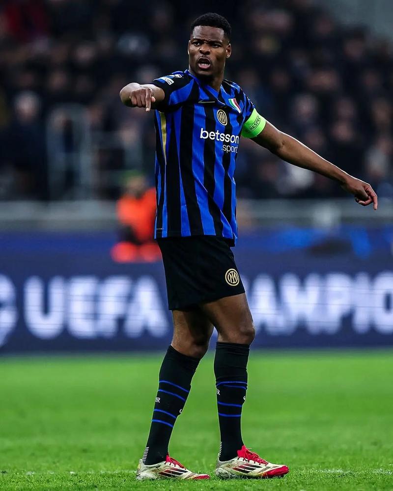 齐沃：两连败出现更衣室问题？我无需否认什么，足球总是如此（齐沃回应两连败与更衣室质疑：无需否认，足球本就如此）