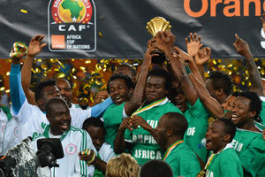 都体：邓弗里斯可能继续缺席与马竞比赛；泽林斯基已参加合练