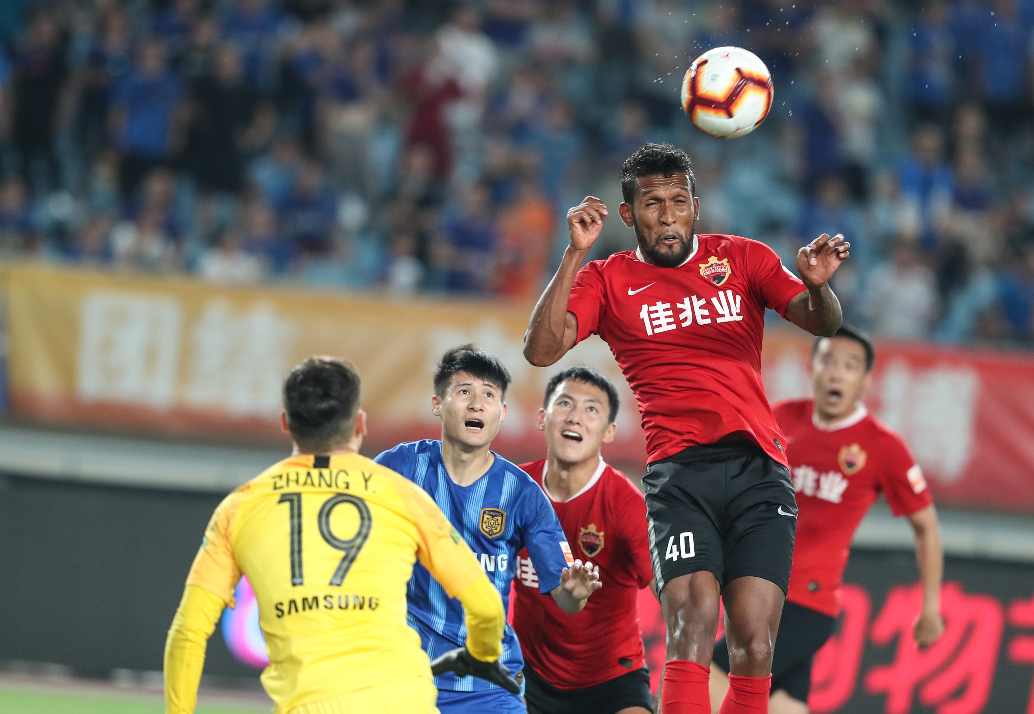 绿帽哥：迪奥曼德经纪人前往英国，与曼联商讨合同条款（绿帽哥：迪奥曼德经纪人赴英，与曼联就合同细节进行谈判）