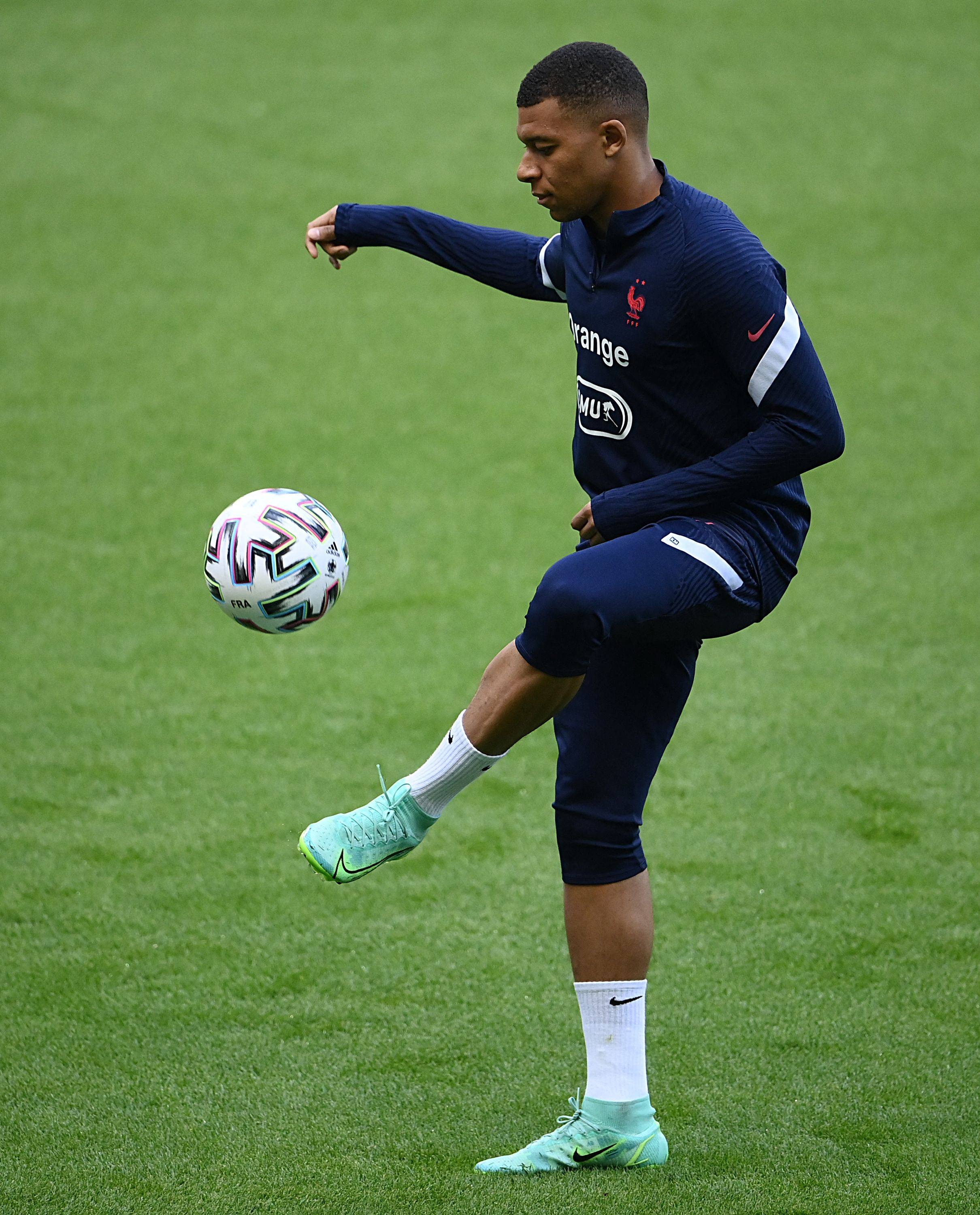 德天空：多特将在今天与二门亚历山大-迈尔续约至2027年