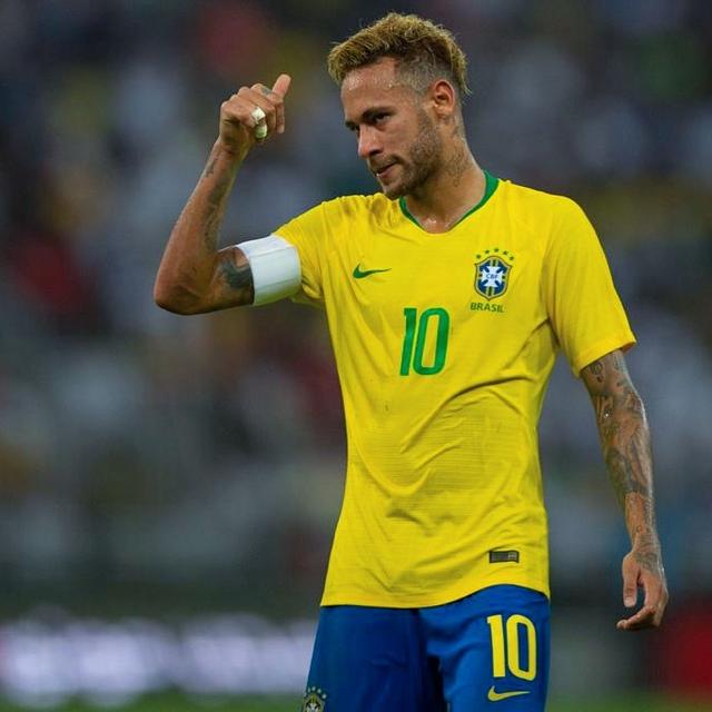 这大坏蛋！海港队庆祝夺冠时，蒋光太扒掉了古斯塔沃的裤子