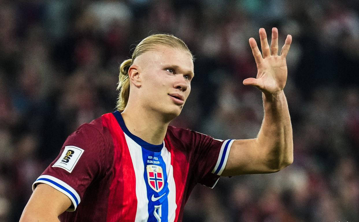 大哥你在干嘛？米兰德比补时阶段，巴斯托尼掏裆奇克