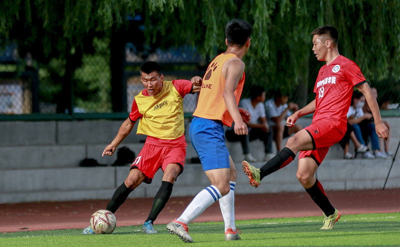 姆巴佩战旧主隔空施压 巴黎硬钢皇马挺进决赛（姆巴佩隔空向旧东家施压 巴黎强势抗衡皇马闯入决赛）