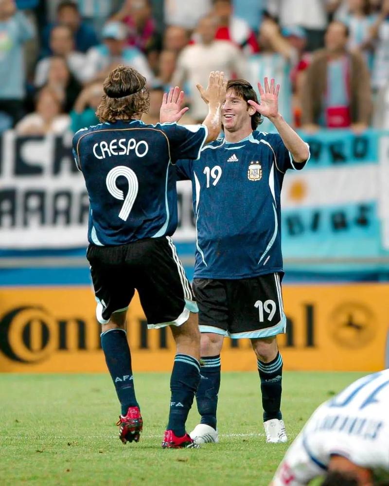 汉堡1-1法兰克福，洛孔加破门，胡戈-拉松扳平（汉堡1-1战平法兰克福：洛孔加先开纪录，胡戈-拉松追平）