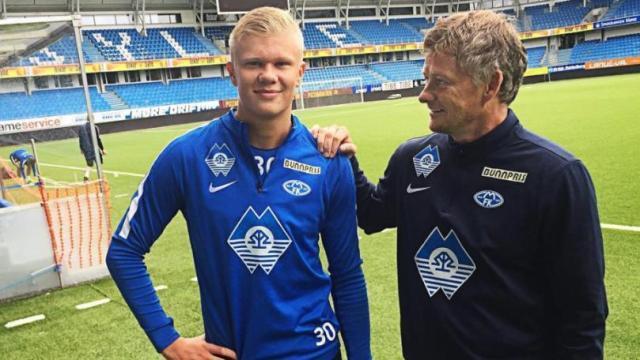 詹姆斯第15次中国行人气依旧爆棚，为上海交大球赛开球并与同学互动