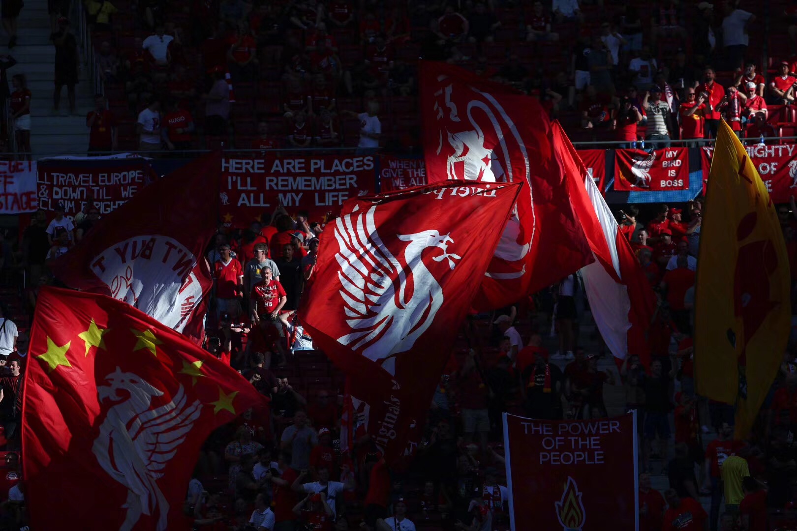 阿贾克斯临时主帅：本菲卡第一球是越位的，这不应该发生