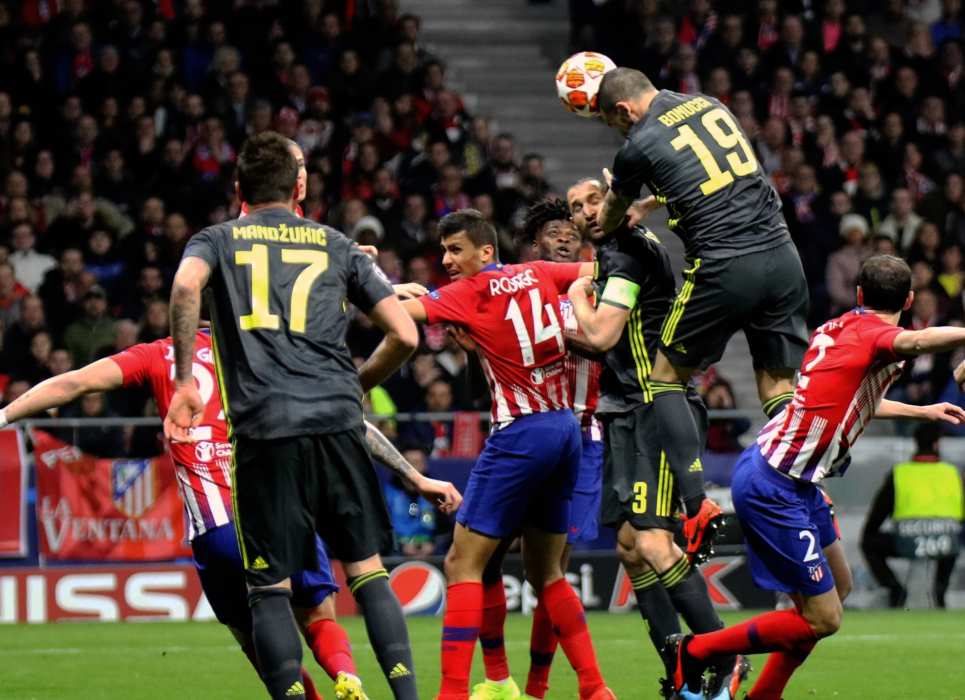 迪亚斯本赛季19场已送出6次助攻，超过上赛季整个赛季