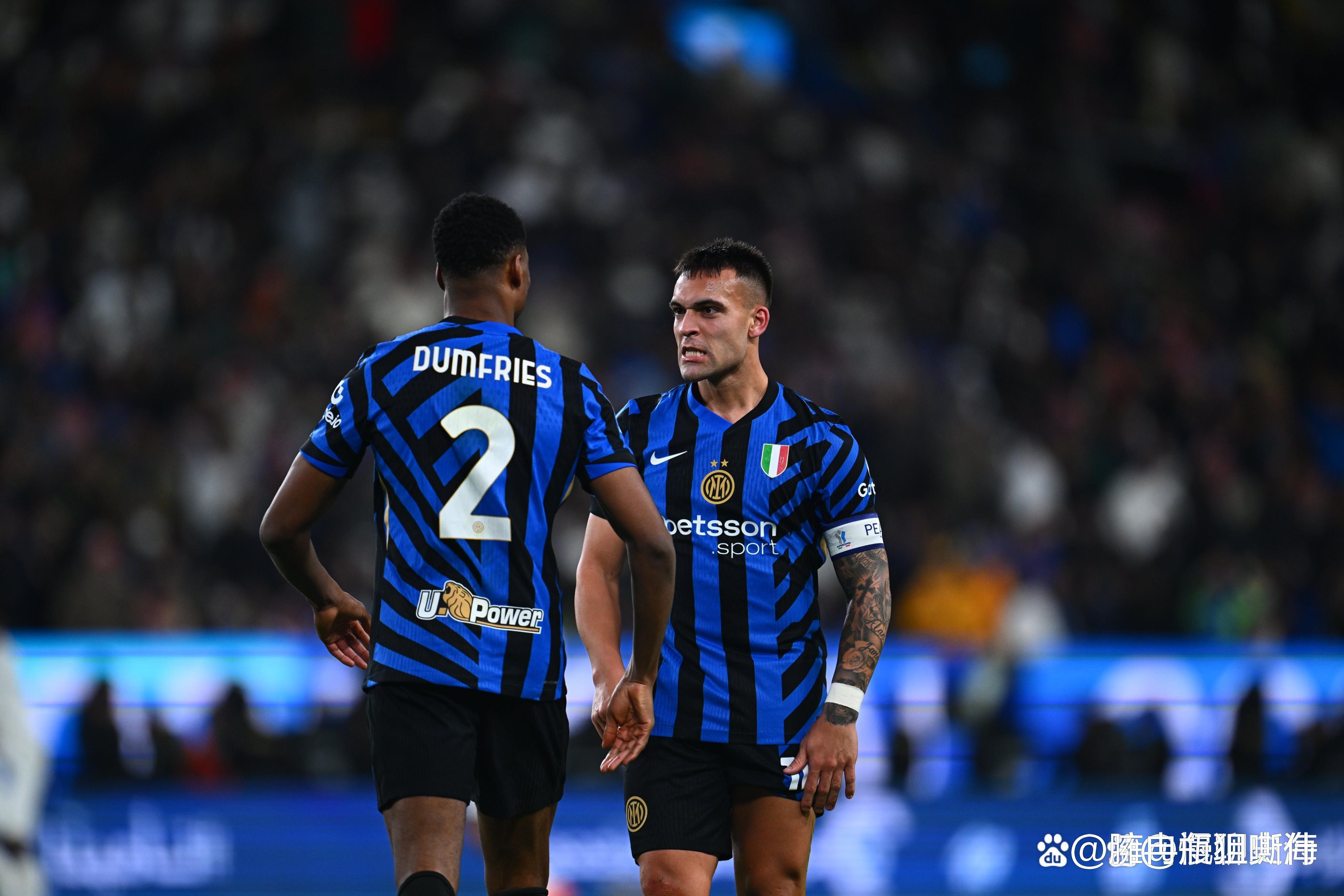 足球意甲射手榜竞争激烈，三人同进12球并列领跑（意甲射手榜白热化：三人各入12球并列榜首）